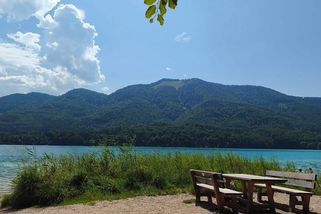 Průzračná voda, horská příroda a minimum lidí. Fuschlsee patří k nejkrásnějším jezerům Rakouska - Médium.cz